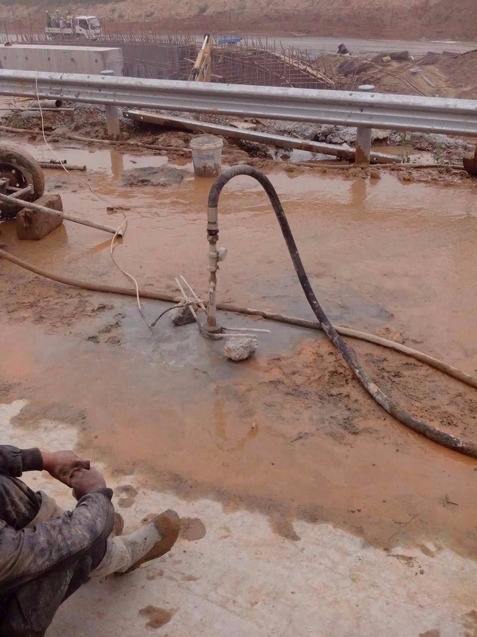 南岳路基压密注浆